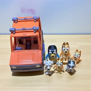 Moose Toys Bluey Family Cruiser Set With Action Figures Posable Truck Camper Car